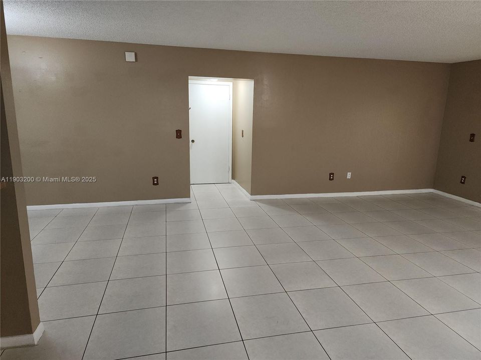 Active With Contract: $2,400 (3 beds, 2 baths, 1240 Square Feet)