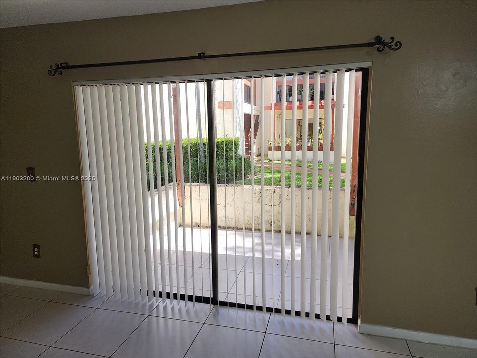 Active With Contract: $2,400 (3 beds, 2 baths, 1240 Square Feet)