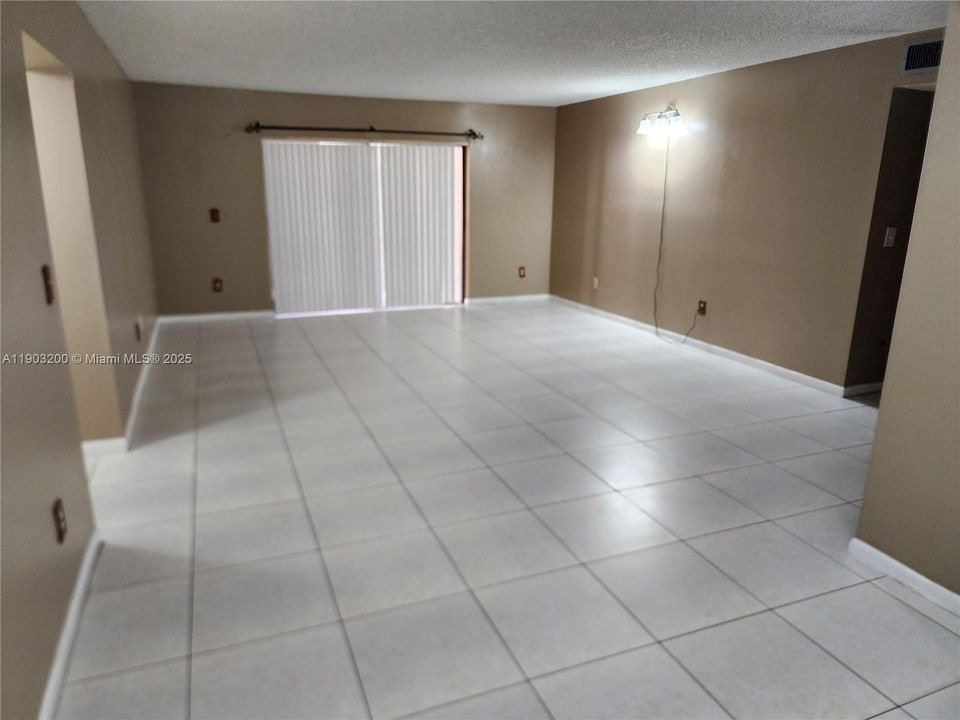 Active With Contract: $2,400 (3 beds, 2 baths, 1240 Square Feet)