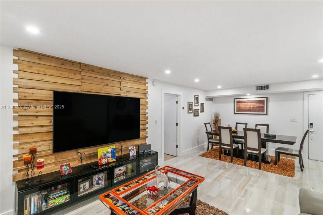 Recently Rented: $2,300 (2 beds, 2 baths, 1150 Square Feet)