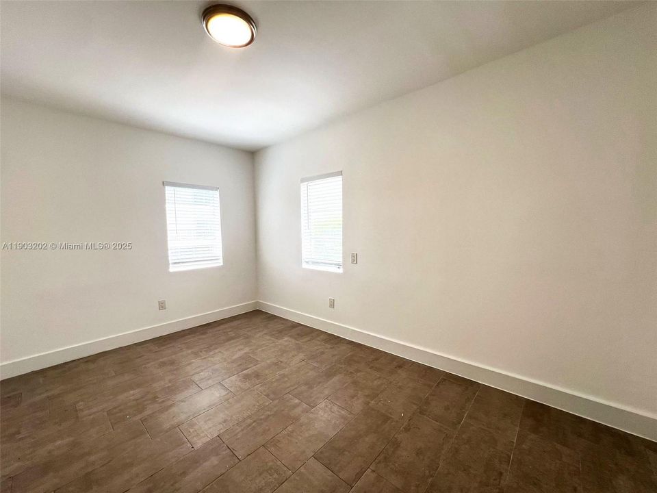 Active With Contract: $1,600 (2 beds, 1 baths, 0 Square Feet)