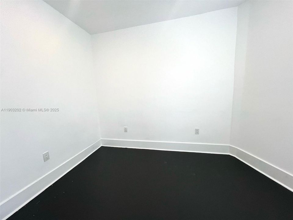 Active With Contract: $1,600 (2 beds, 1 baths, 0 Square Feet)