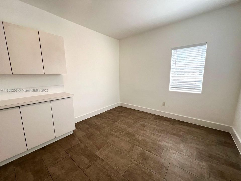 Active With Contract: $1,600 (2 beds, 1 baths, 0 Square Feet)