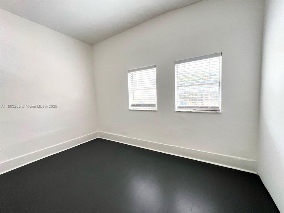 Active With Contract: $1,600 (2 beds, 1 baths, 0 Square Feet)