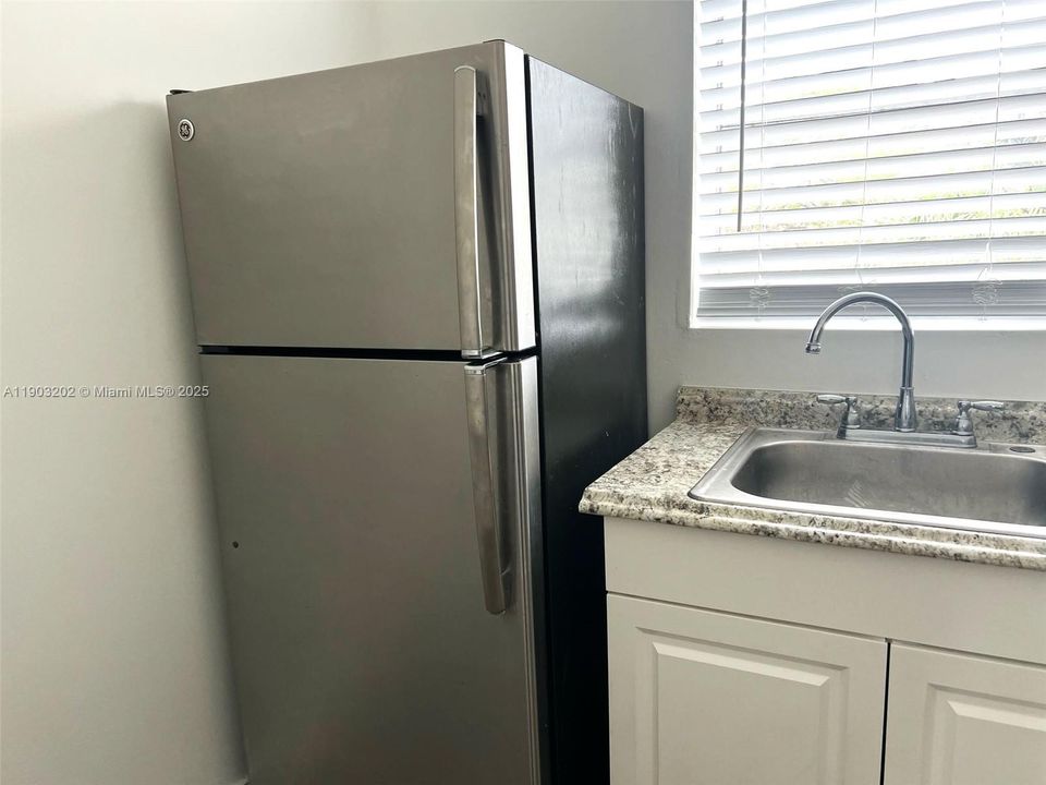 Active With Contract: $1,600 (2 beds, 1 baths, 0 Square Feet)