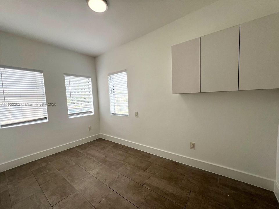 Active With Contract: $1,600 (2 beds, 1 baths, 0 Square Feet)