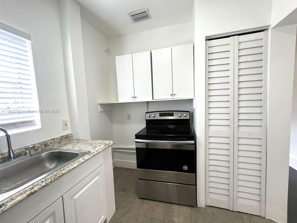 Active With Contract: $1,600 (2 beds, 1 baths, 0 Square Feet)