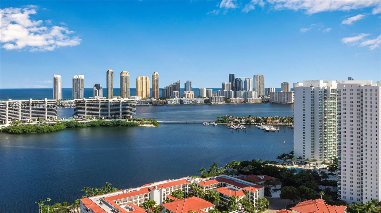 最近租的: $10,000 (3 贝兹, 3 浴室, 3082 平方英尺)