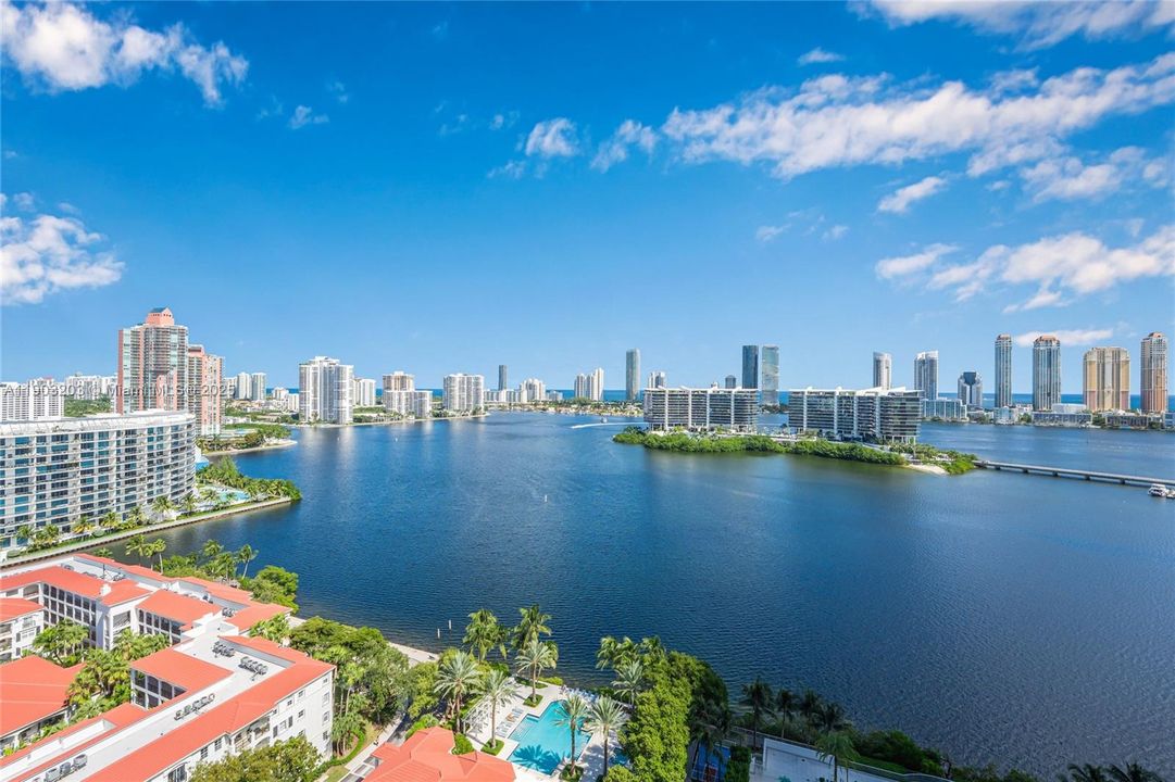 最近租的: $10,000 (3 贝兹, 3 浴室, 3082 平方英尺)