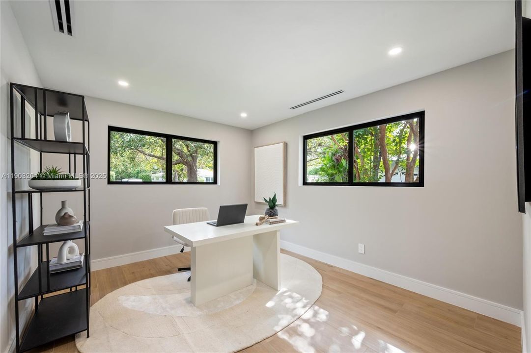 For Sale: $1,999,999 (4 beds, 3 baths, 2695 Square Feet)