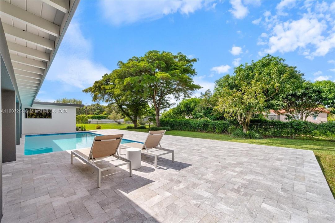 For Sale: $1,999,999 (4 beds, 3 baths, 2695 Square Feet)