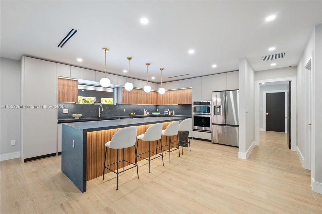 For Sale: $1,999,999 (4 beds, 3 baths, 2695 Square Feet)