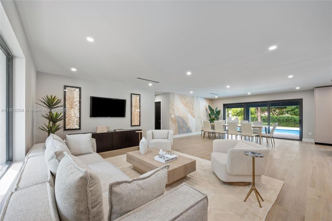 For Sale: $1,999,999 (4 beds, 3 baths, 2695 Square Feet)