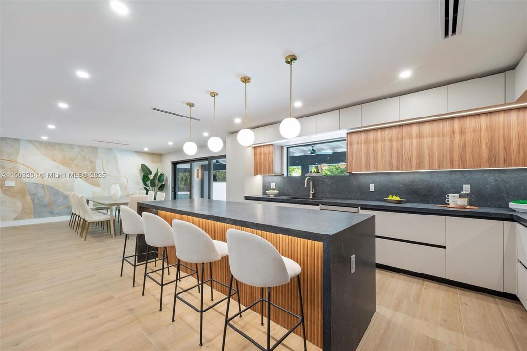 For Sale: $1,999,999 (4 beds, 3 baths, 2695 Square Feet)