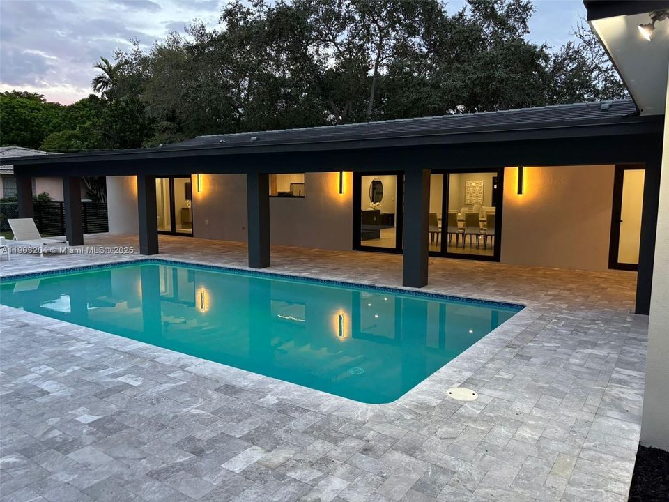 For Sale: $1,999,999 (4 beds, 3 baths, 2695 Square Feet)