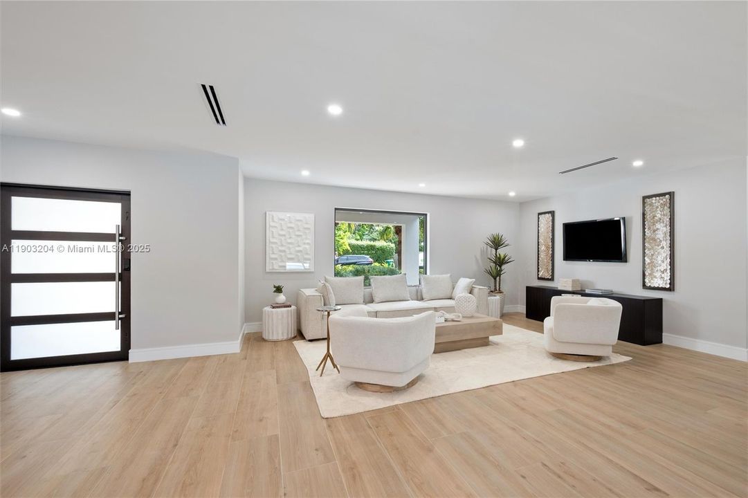 For Sale: $1,999,999 (4 beds, 3 baths, 2695 Square Feet)