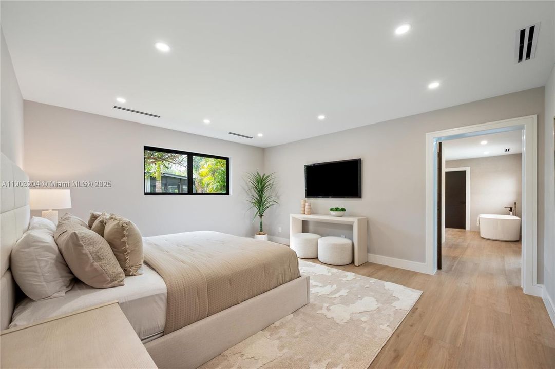 For Sale: $1,999,999 (4 beds, 3 baths, 2695 Square Feet)