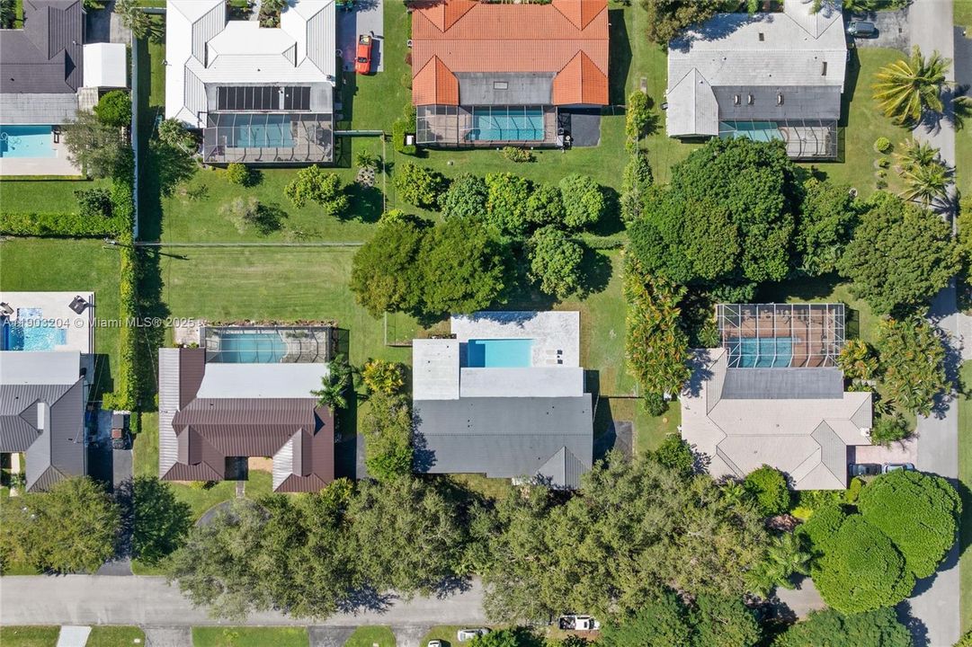 For Sale: $1,999,999 (4 beds, 3 baths, 2695 Square Feet)