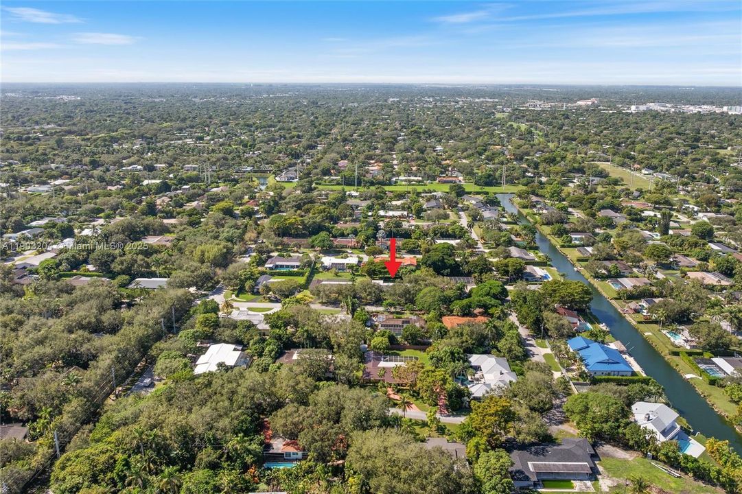 For Sale: $1,999,999 (4 beds, 3 baths, 2695 Square Feet)