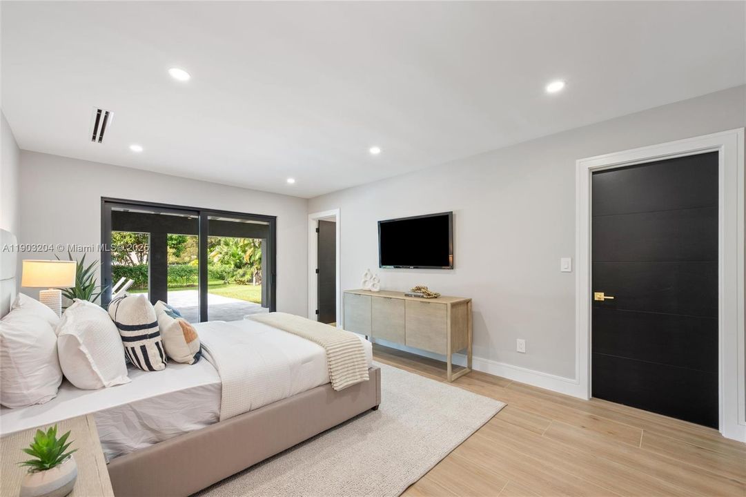 For Sale: $1,999,999 (4 beds, 3 baths, 2695 Square Feet)