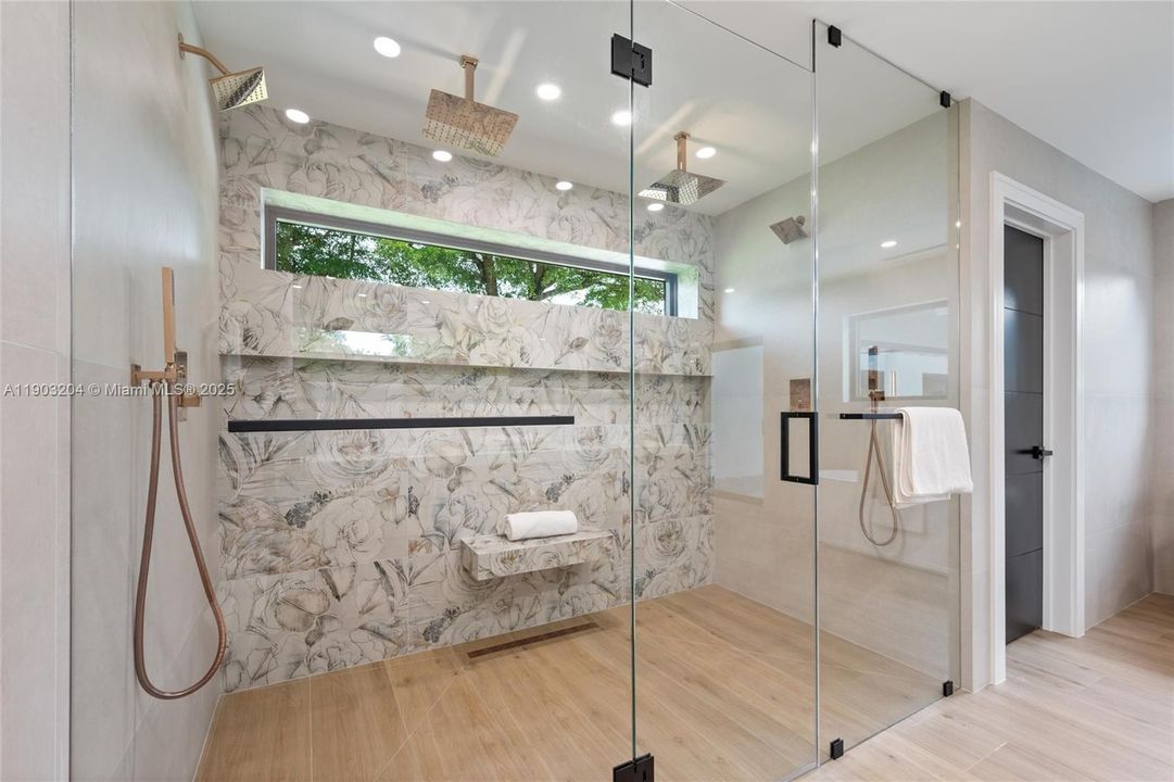 For Sale: $1,999,999 (4 beds, 3 baths, 2695 Square Feet)