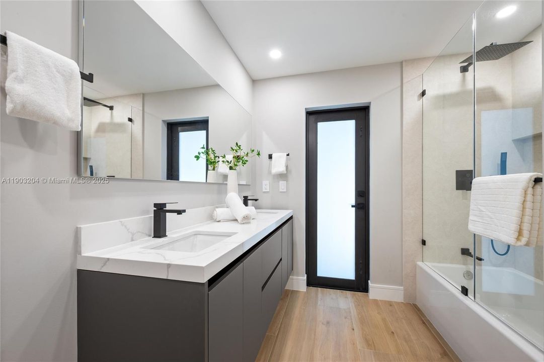 For Sale: $1,999,999 (4 beds, 3 baths, 2695 Square Feet)