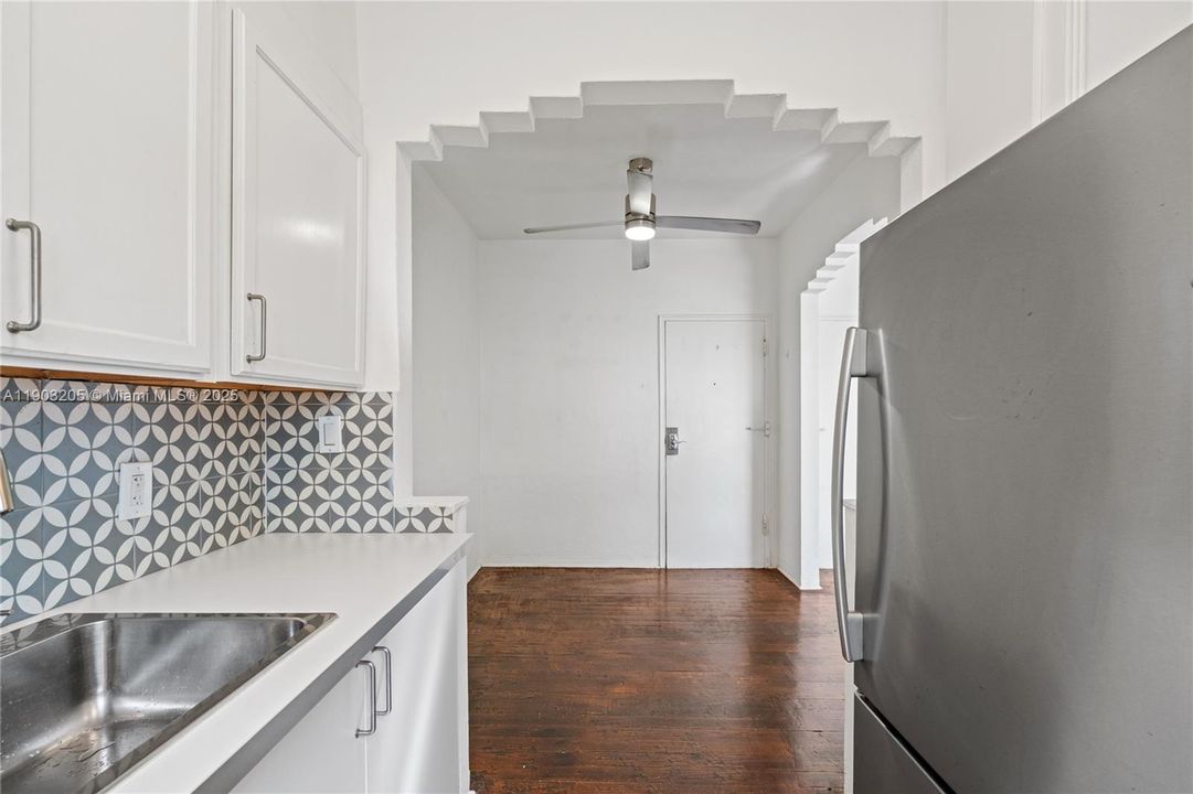 待售: $215,000 (0 贝兹, 1 浴室, 430 平方英尺)