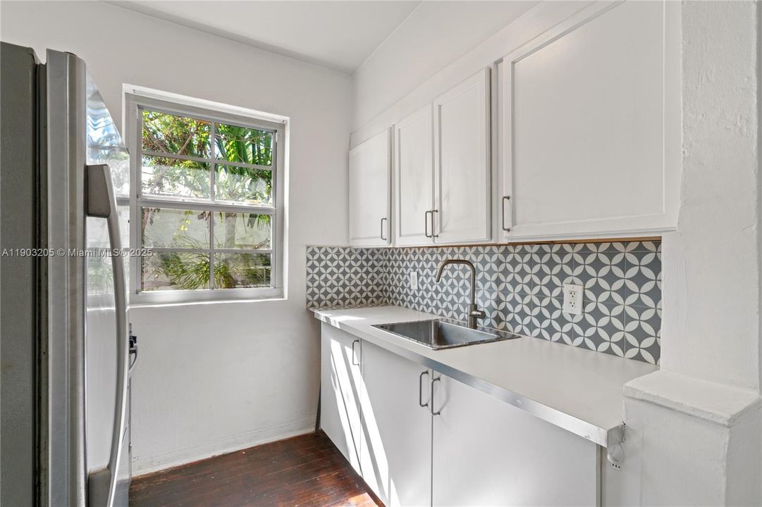 待售: $215,000 (0 贝兹, 1 浴室, 430 平方英尺)