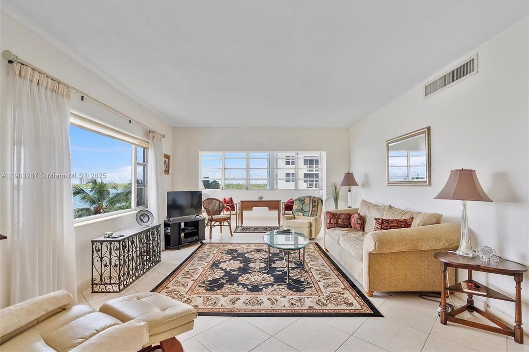 待售: $479,000 (2 贝兹, 2 浴室, 980 平方英尺)