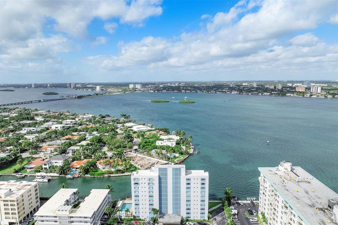 待售: $479,000 (2 贝兹, 2 浴室, 980 平方英尺)