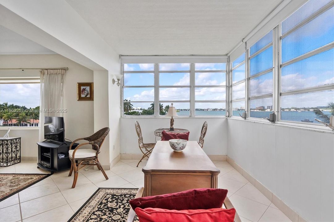 待售: $479,000 (2 贝兹, 2 浴室, 980 平方英尺)