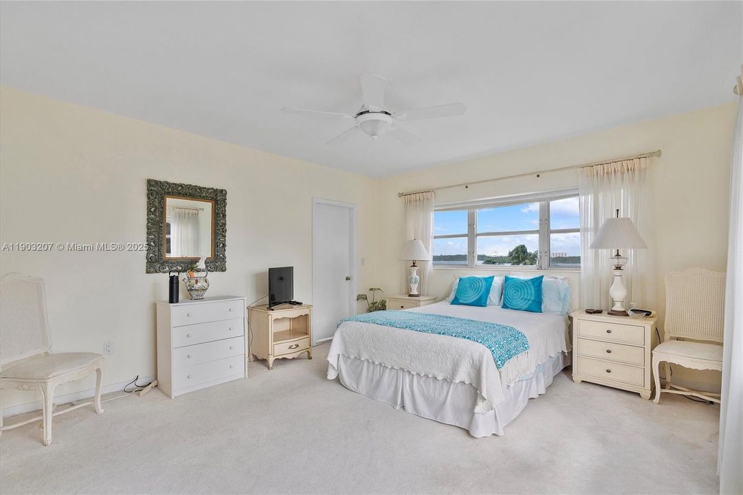 待售: $479,000 (2 贝兹, 2 浴室, 980 平方英尺)