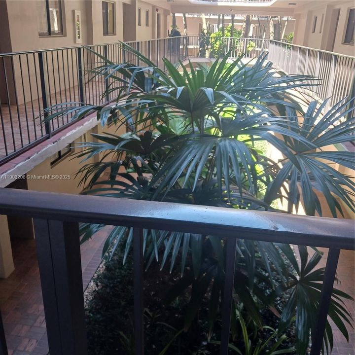 For Sale: $265,000 (2 beds, 2 baths, 965 Square Feet)