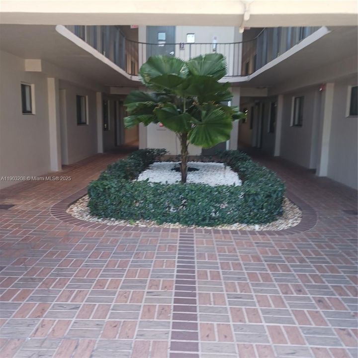 For Sale: $265,000 (2 beds, 2 baths, 965 Square Feet)