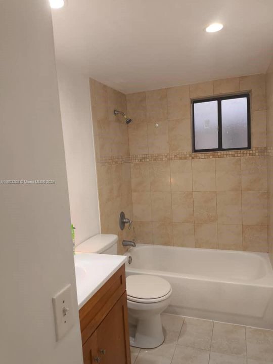 For Sale: $265,000 (2 beds, 2 baths, 965 Square Feet)