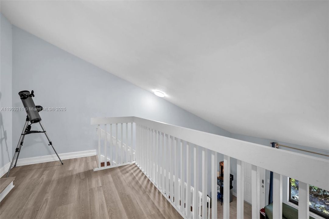 For Sale: $350,000 (2 beds, 2 baths, 1012 Square Feet)