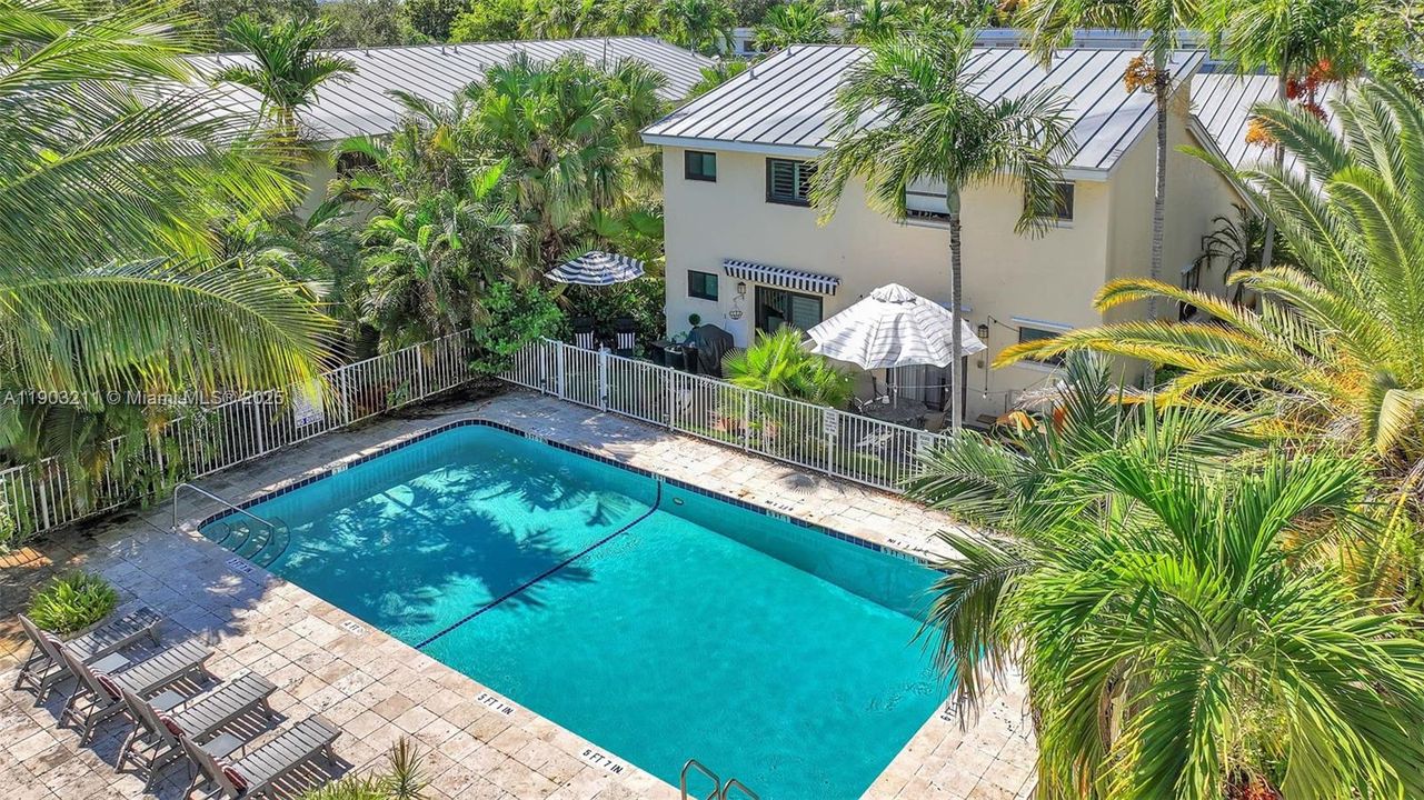 For Sale: $350,000 (2 beds, 2 baths, 1012 Square Feet)