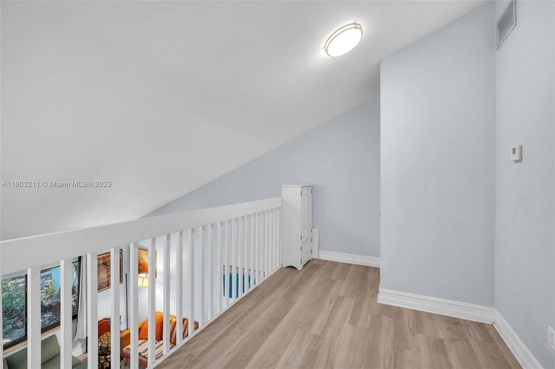 For Sale: $350,000 (2 beds, 2 baths, 1012 Square Feet)