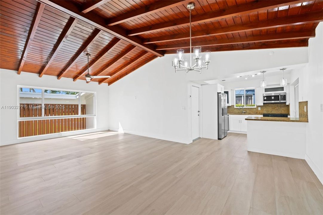 For Sale: $599,999 (3 beds, 2 baths, 1394 Square Feet)