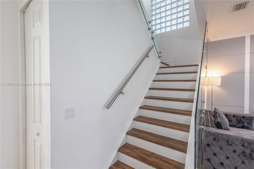 В аренду: $6,950 (5 спален, 4 ванн, 3230 Квадратных фут)