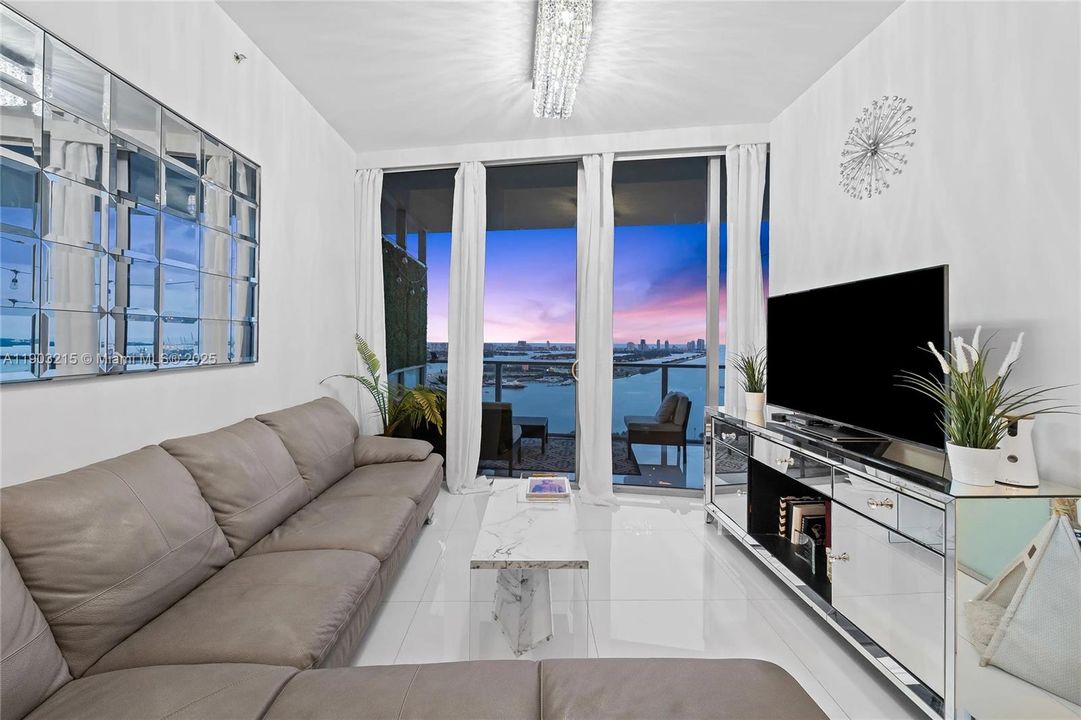 待售: $925,000 (2 贝兹, 2 浴室, 1498 平方英尺)