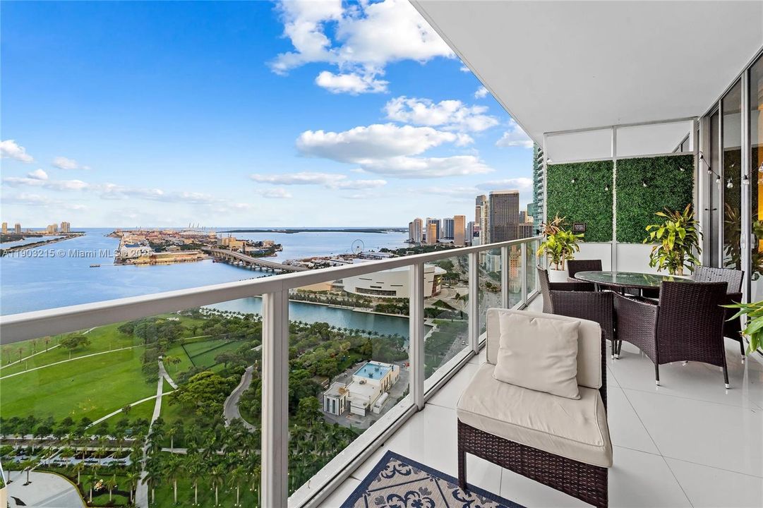 待售: $925,000 (2 贝兹, 2 浴室, 1498 平方英尺)