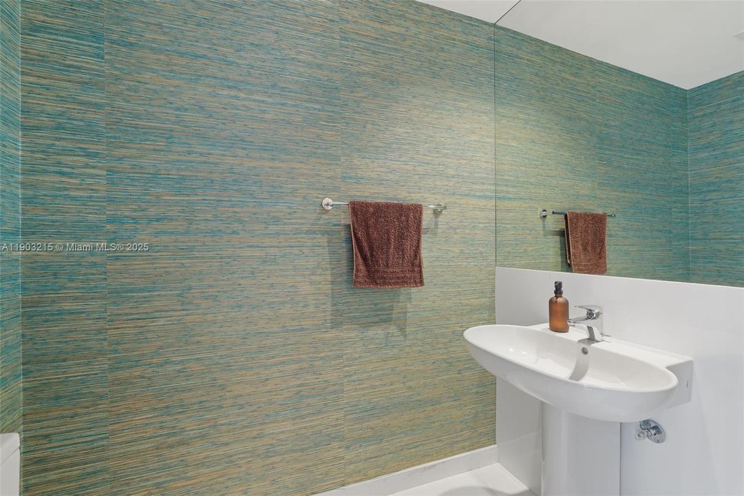 待售: $925,000 (2 贝兹, 2 浴室, 1498 平方英尺)