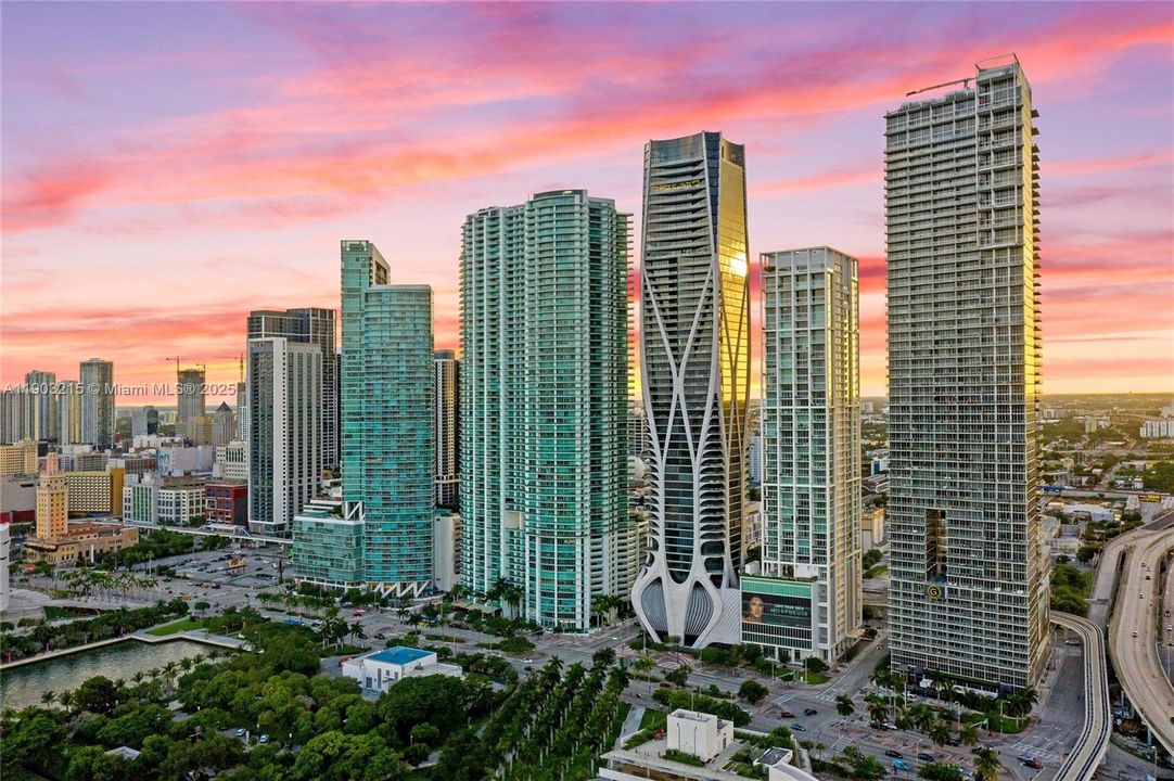 待售: $925,000 (2 贝兹, 2 浴室, 1498 平方英尺)