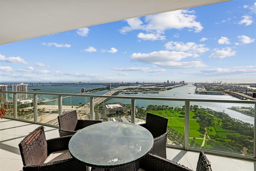 待售: $925,000 (2 贝兹, 2 浴室, 1498 平方英尺)