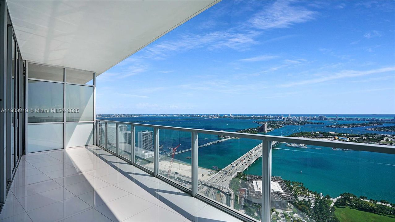 Recently Rented: $6,850 (2 beds, 2 baths, 1557 Square Feet)