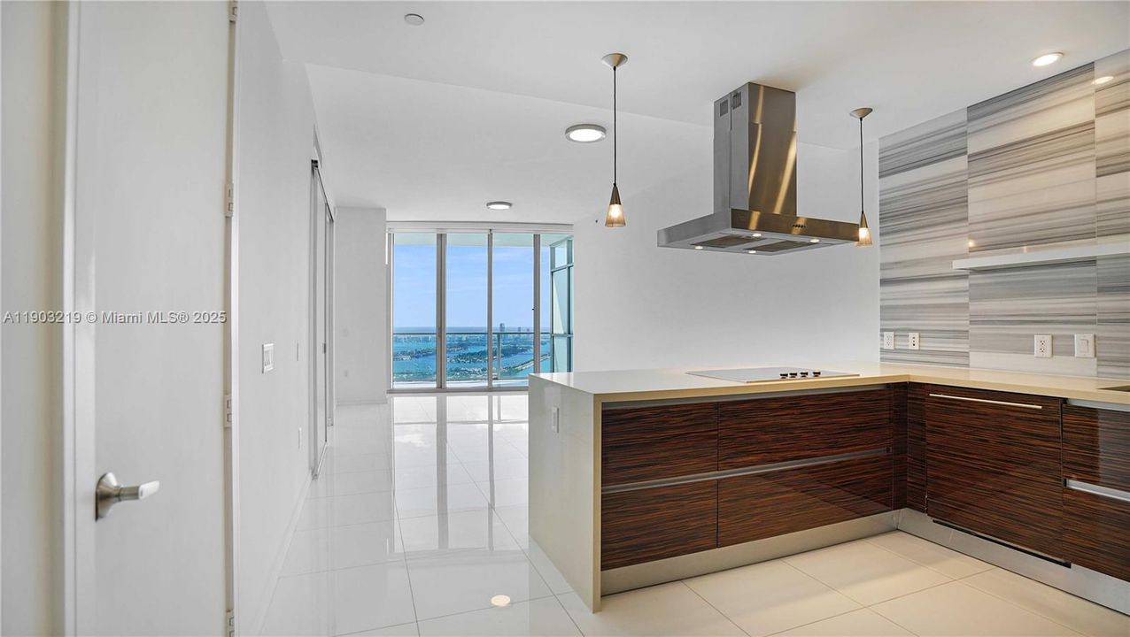 Recently Rented: $6,850 (2 beds, 2 baths, 1557 Square Feet)