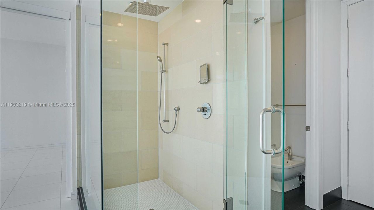 Recently Rented: $6,850 (2 beds, 2 baths, 1557 Square Feet)