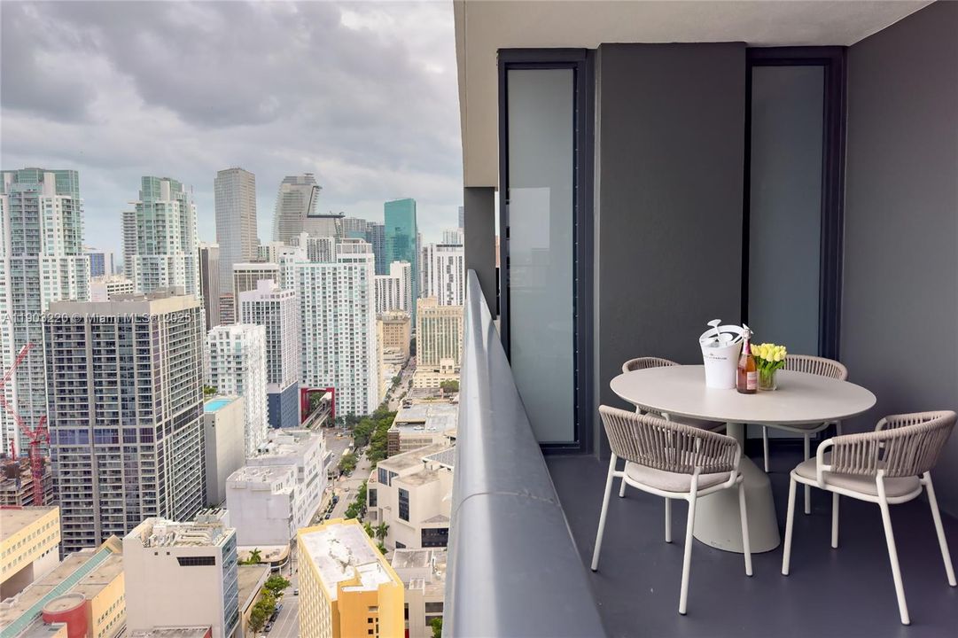 For Sale: $1,500,000 (3 beds, 3 baths, 1246 Square Feet)