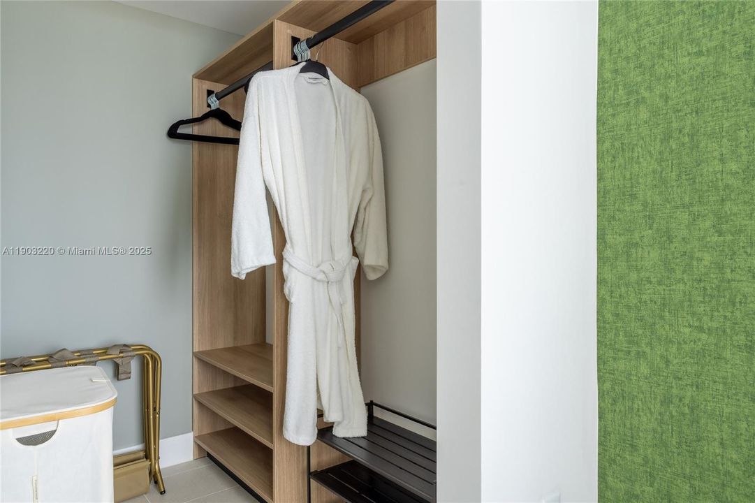 For Sale: $1,500,000 (3 beds, 3 baths, 1246 Square Feet)